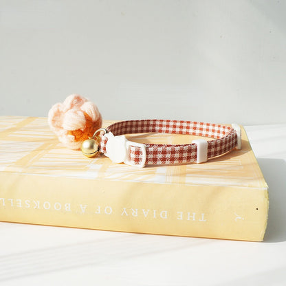 Mokka adjustable cat collar with grid design coiled in a circle