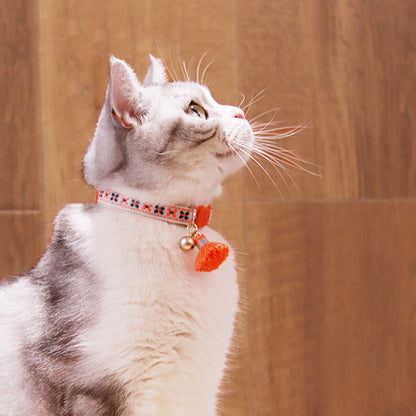 Mokka adjustable cat collar with bell arranged to show full length